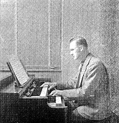 Colin Driggs at the electric organ at WDRC's 750 Main Street studios in Hartford, Connecticut in 1936.